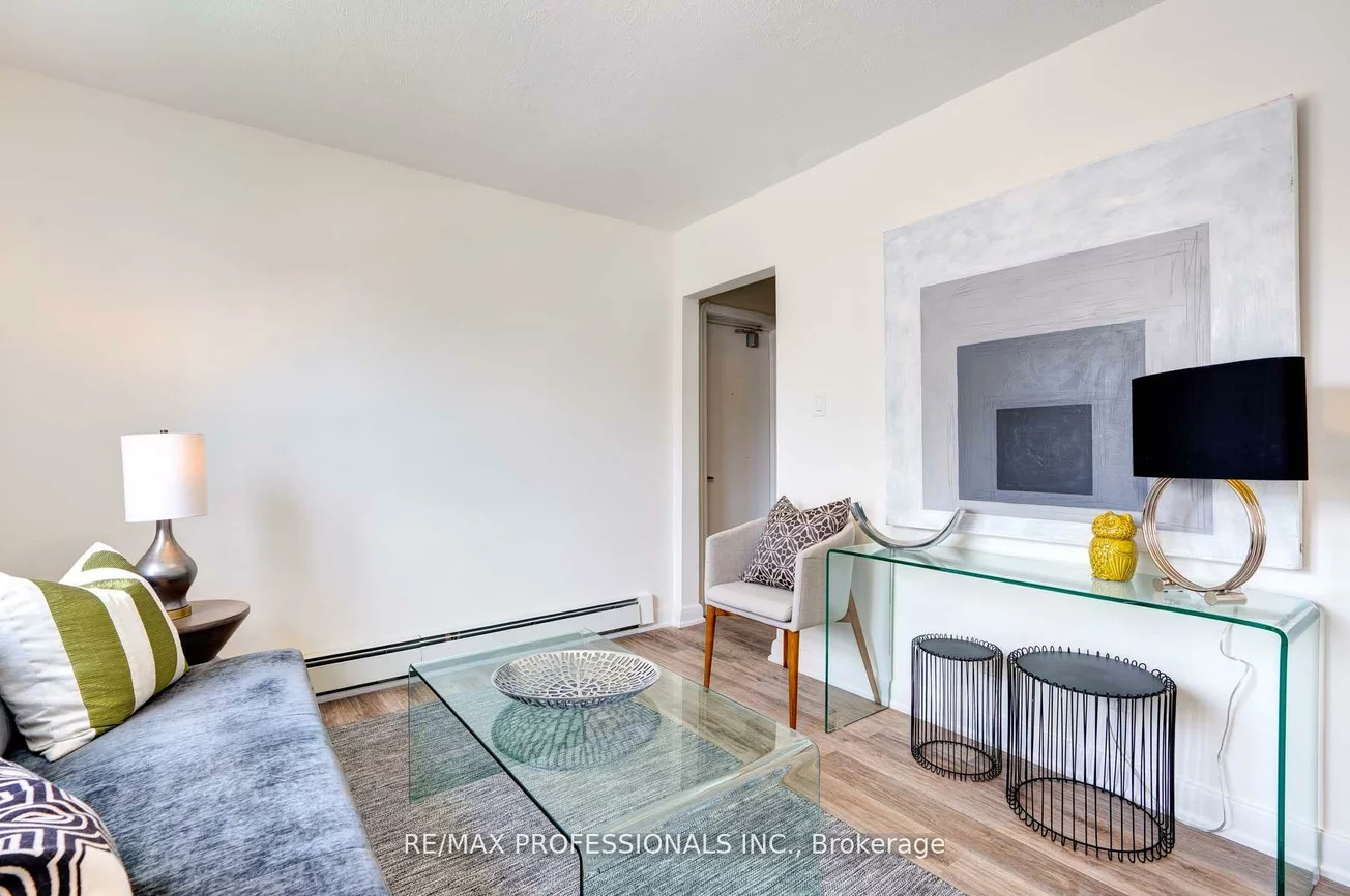 284, Gledhill, Woodbine-Lumsden, Toronto