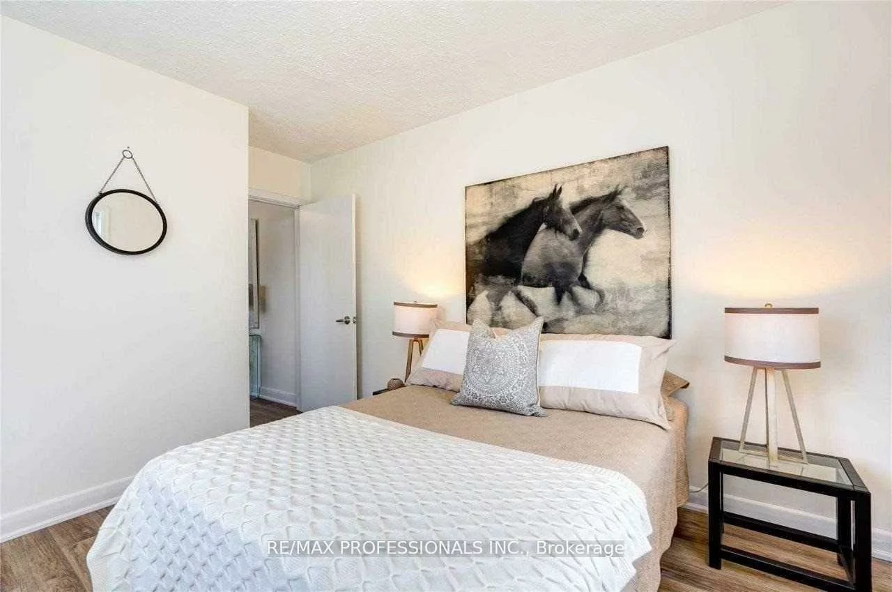 284, Gledhill, Woodbine-Lumsden, Toronto