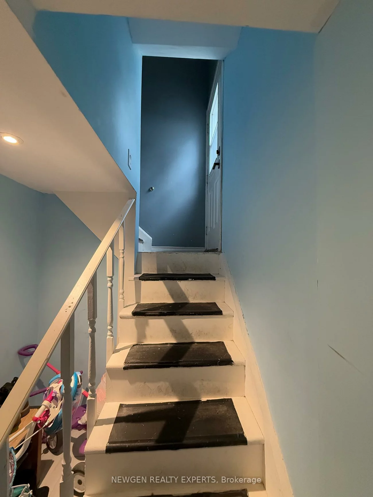 66, Mcdonald, Oakridge, Toronto