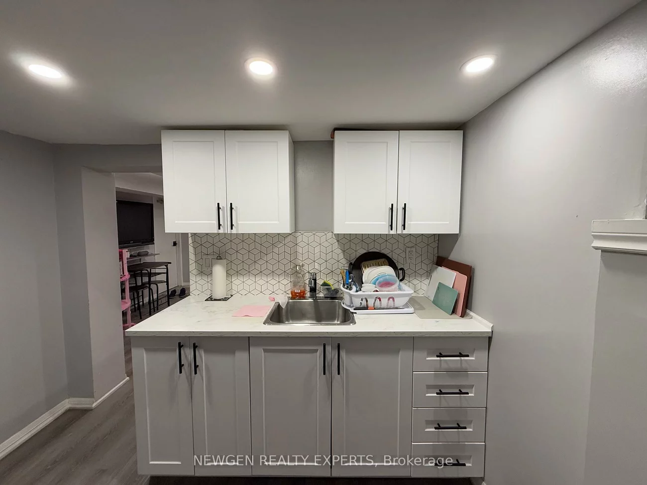 66, Mcdonald, Oakridge, Toronto