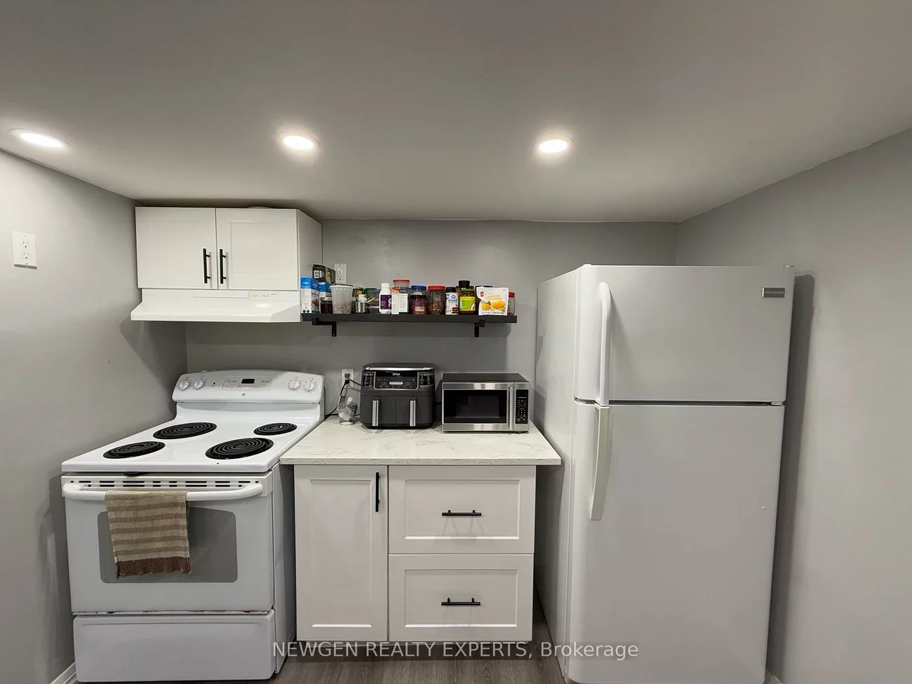 66, Mcdonald, Oakridge, Toronto