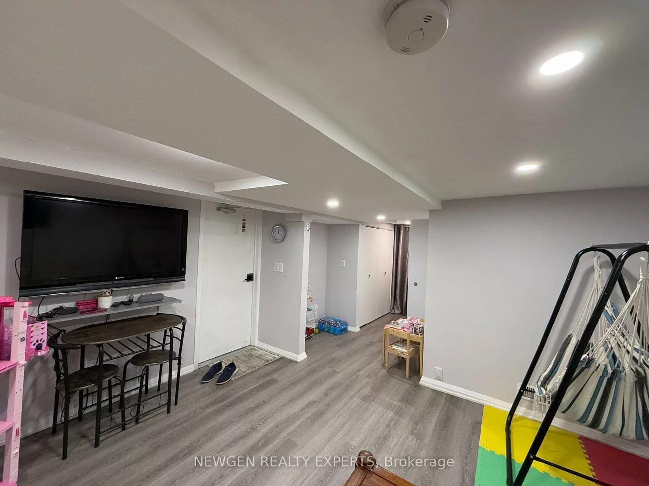 66, Mcdonald, Oakridge, Toronto