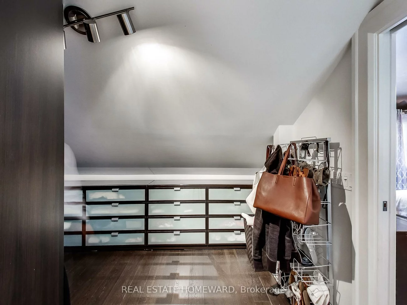 15, Pine, The Beaches, Toronto