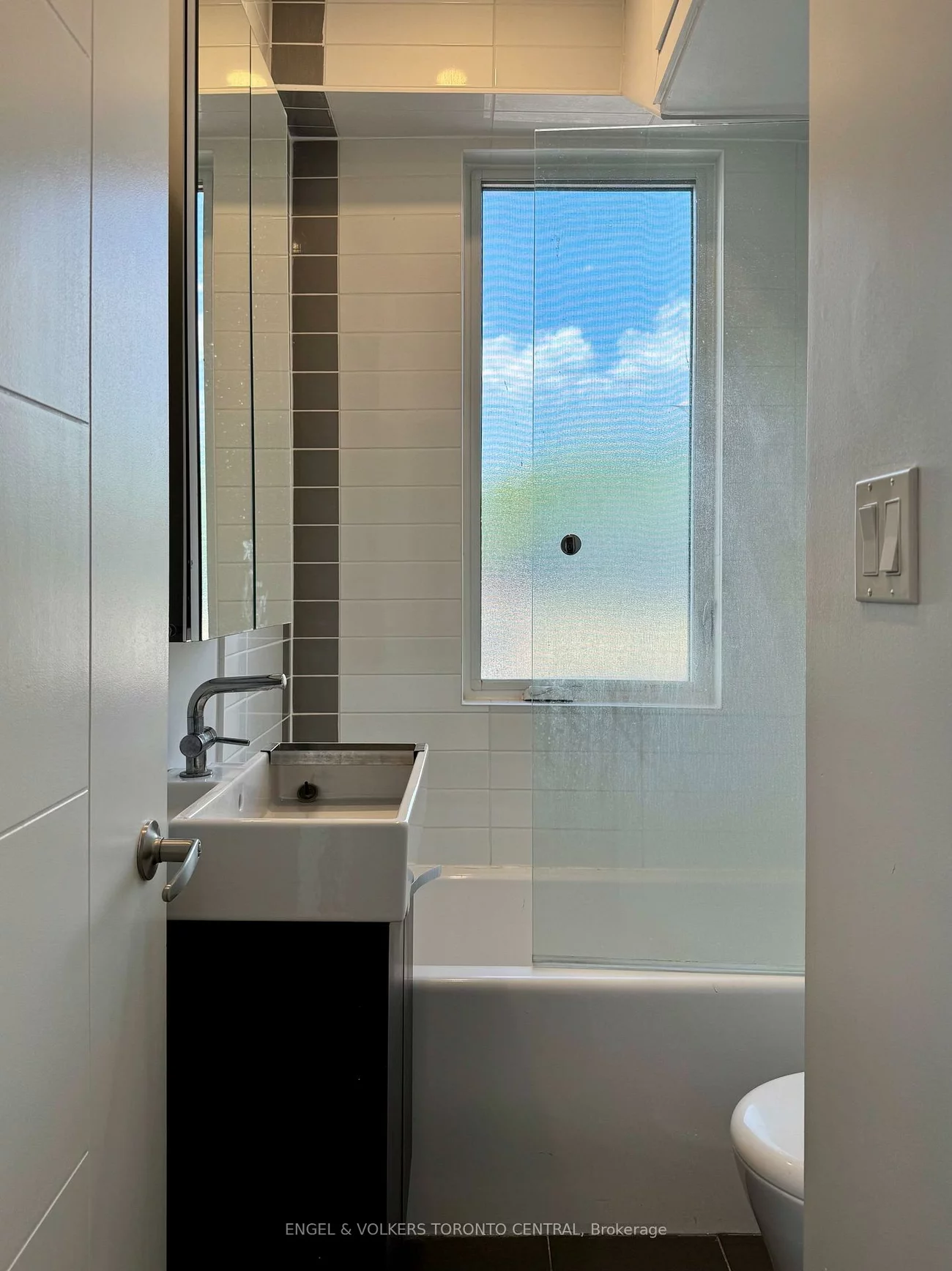 1415, Gerrard, Greenwood-Coxwell, Toronto