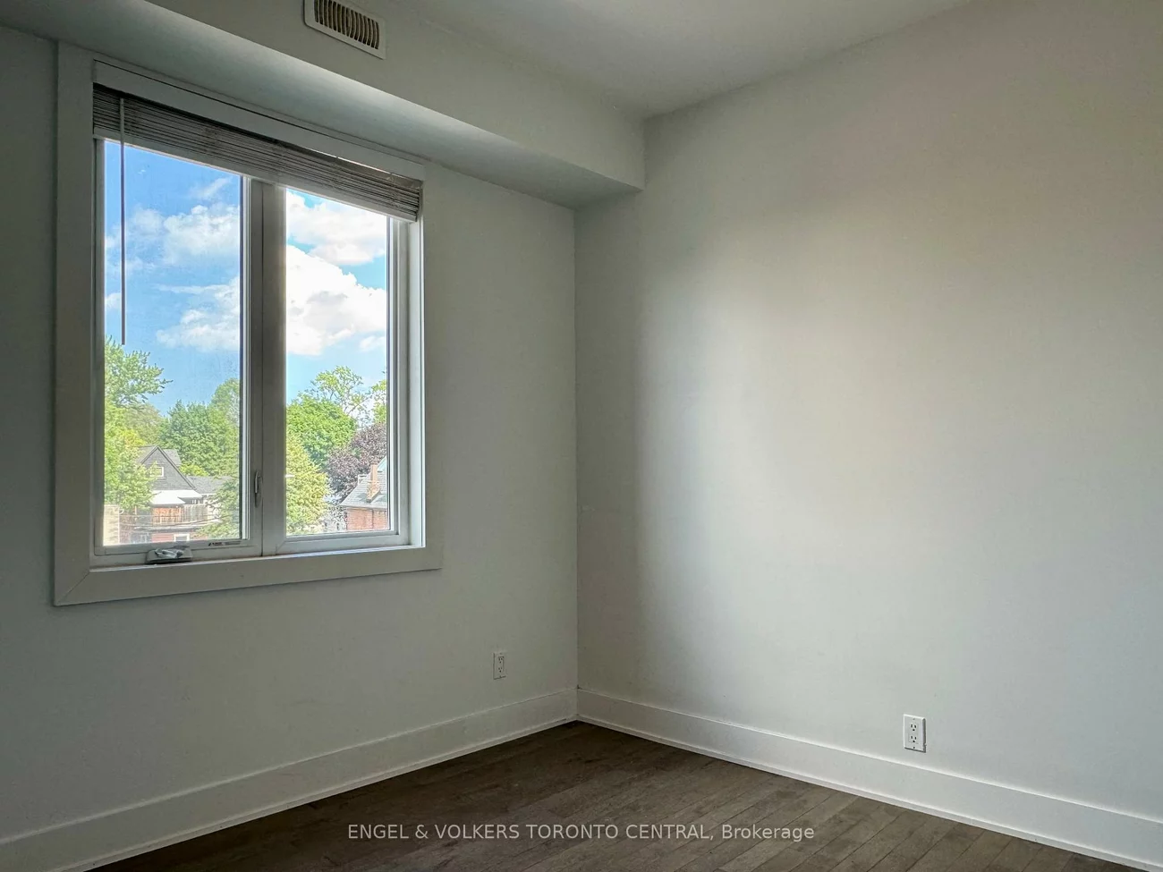 1415, Gerrard, Greenwood-Coxwell, Toronto