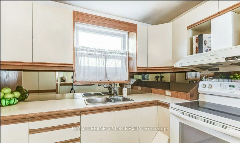 17, Dyson, Wexford-Maryvale, Toronto