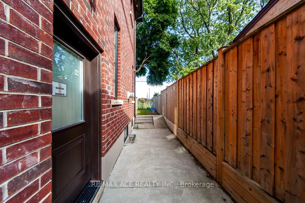 11, Ashdean, Dorset Park, Toronto