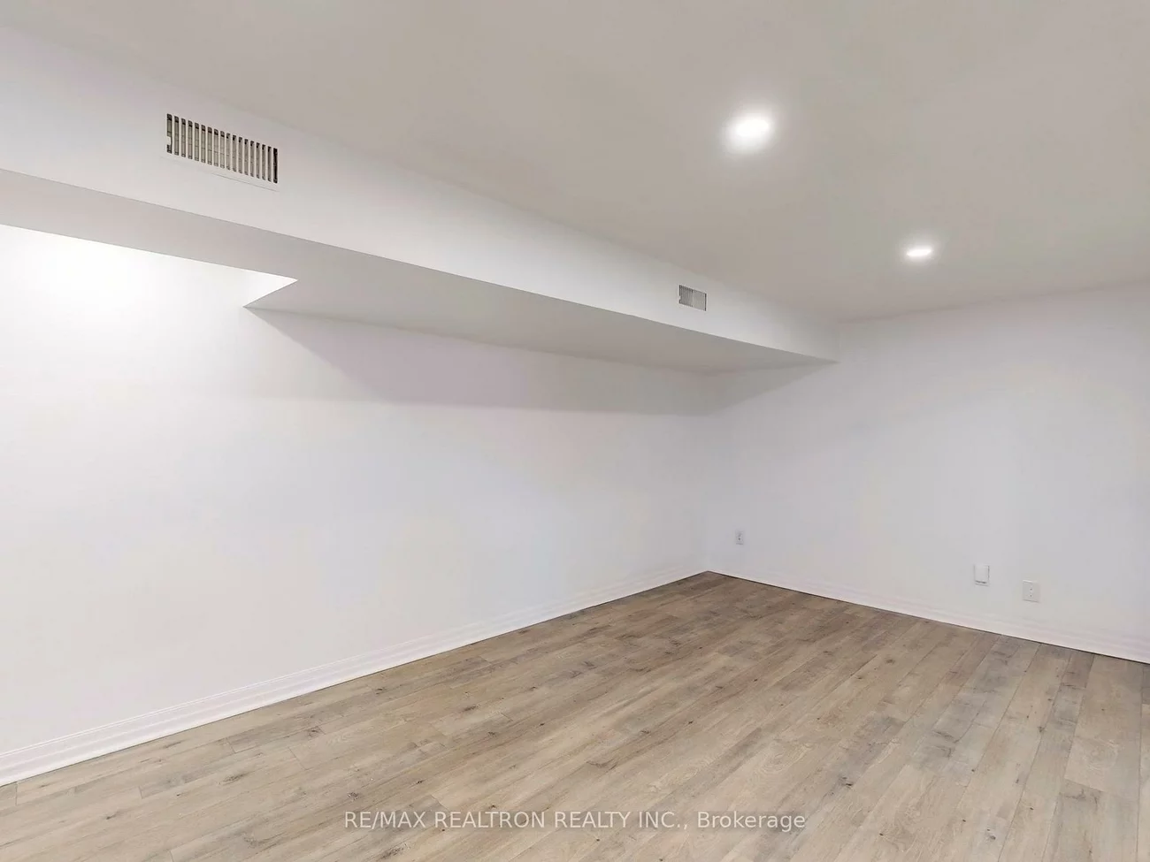 58, Magnolia, Kennedy Park, Toronto