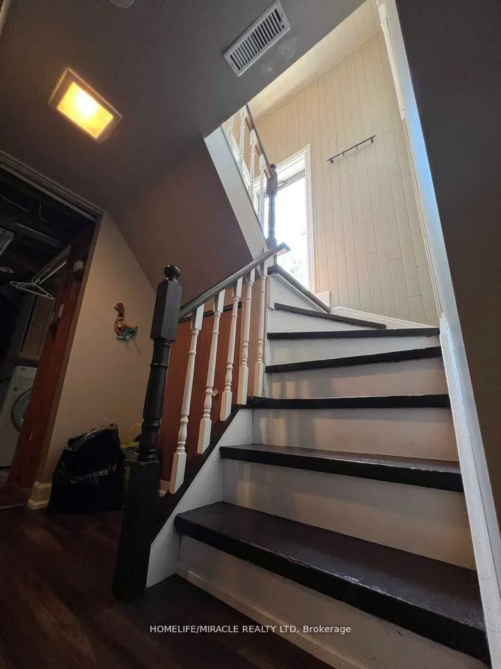 141, Bexhill, Clairlea-Birchmount, Toronto