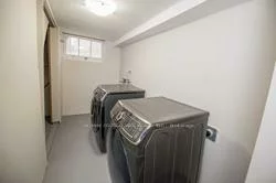 221, Island, Rouge E10, Toronto