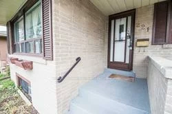 221, Island, Rouge E10, Toronto