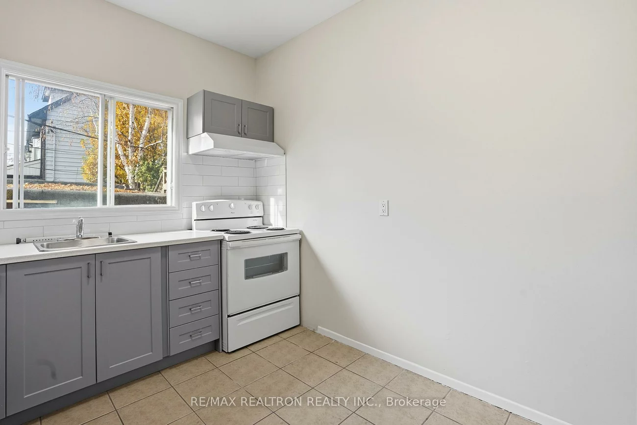 82, Donlands, Danforth, Toronto