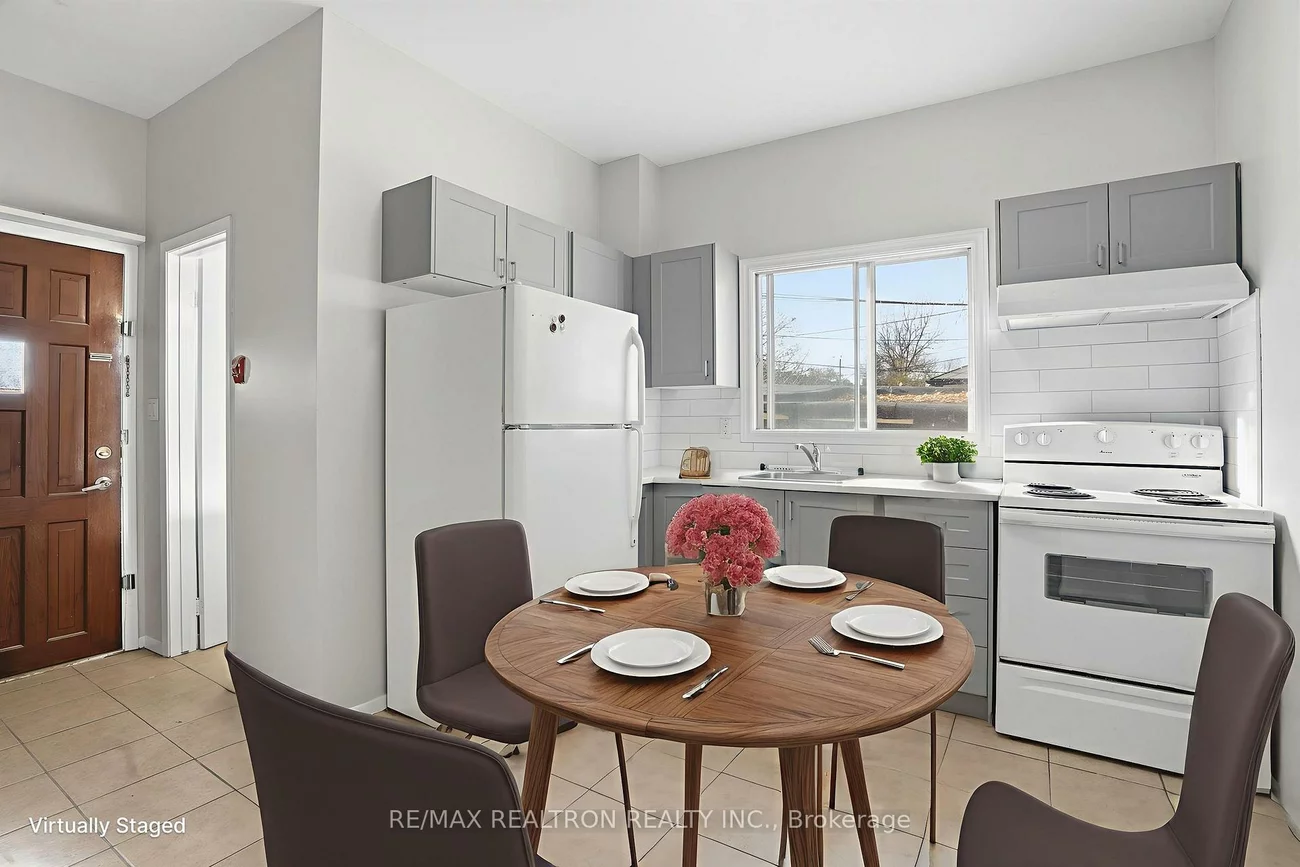 82, Donlands, Danforth, Toronto