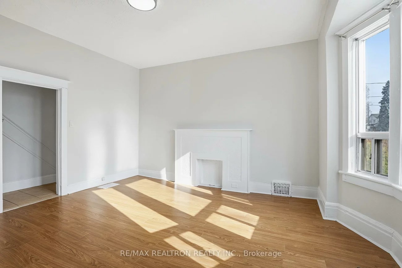 82, Donlands, Danforth, Toronto