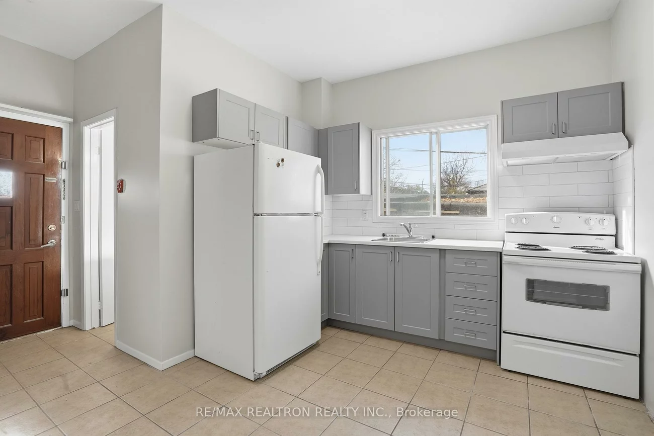 82, Donlands, Danforth, Toronto