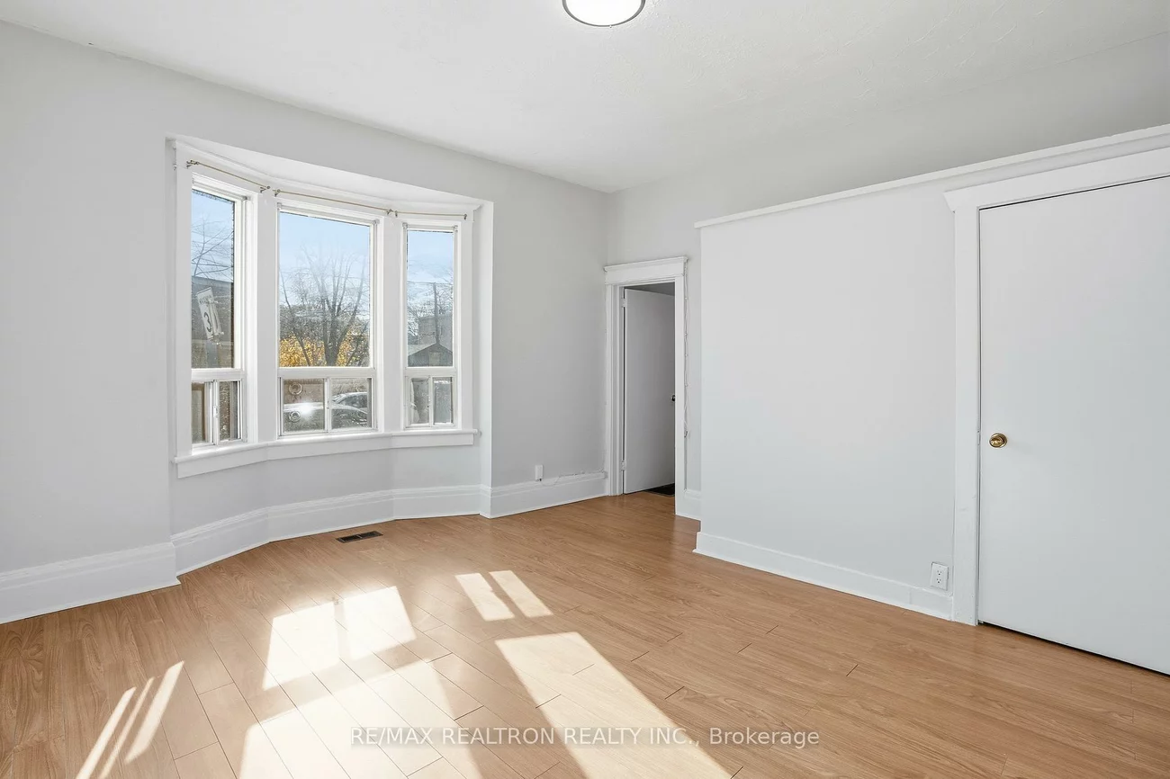 82, Donlands, Danforth, Toronto