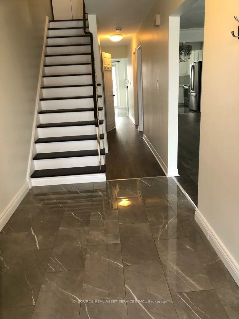 81, Virginia, Danforth Village-East York, Toronto