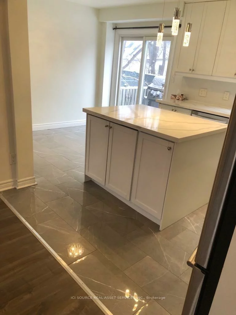 81, Virginia, Danforth Village-East York, Toronto