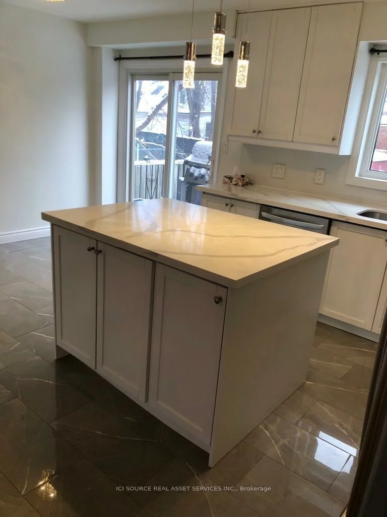 81, Virginia, Danforth Village-East York, Toronto