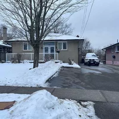 10, Oakridge, Cliffcrest, Toronto