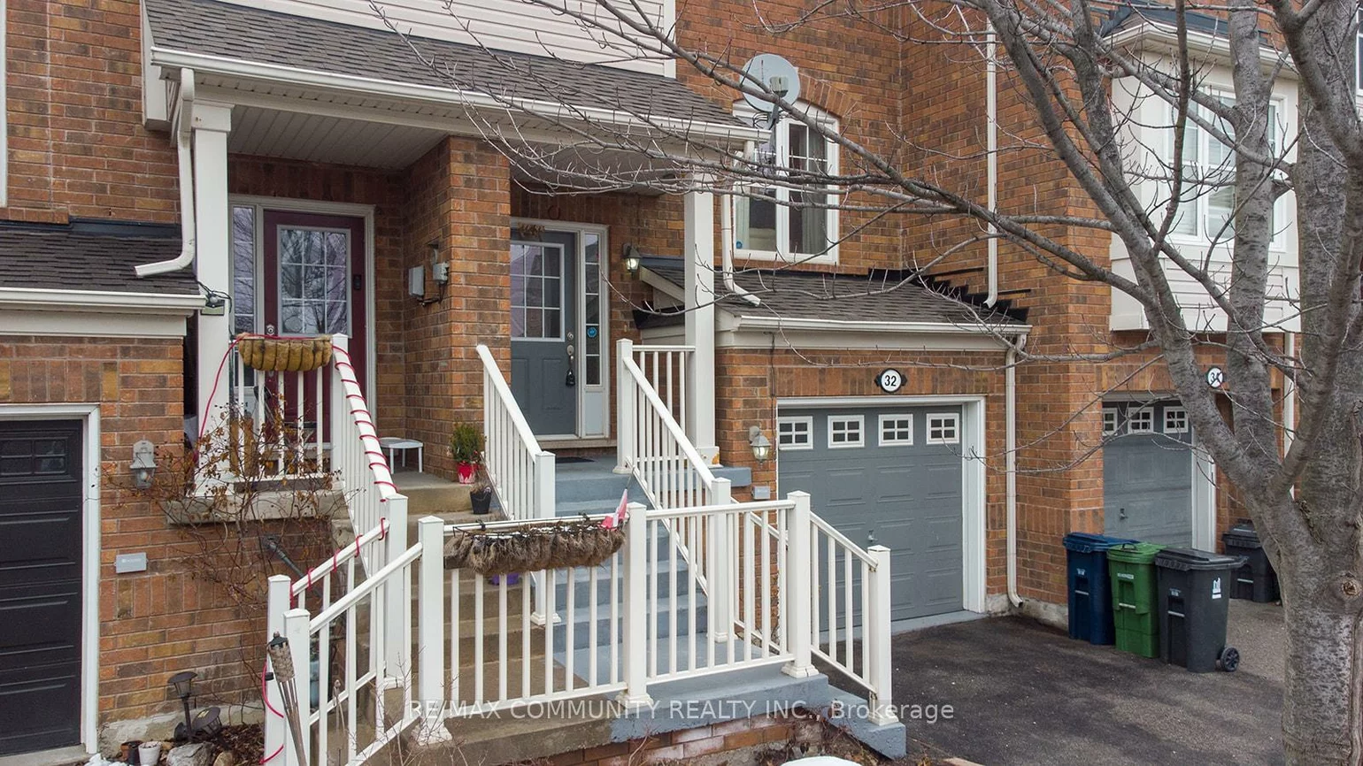 32, Red Fox, Rouge E11, Toronto