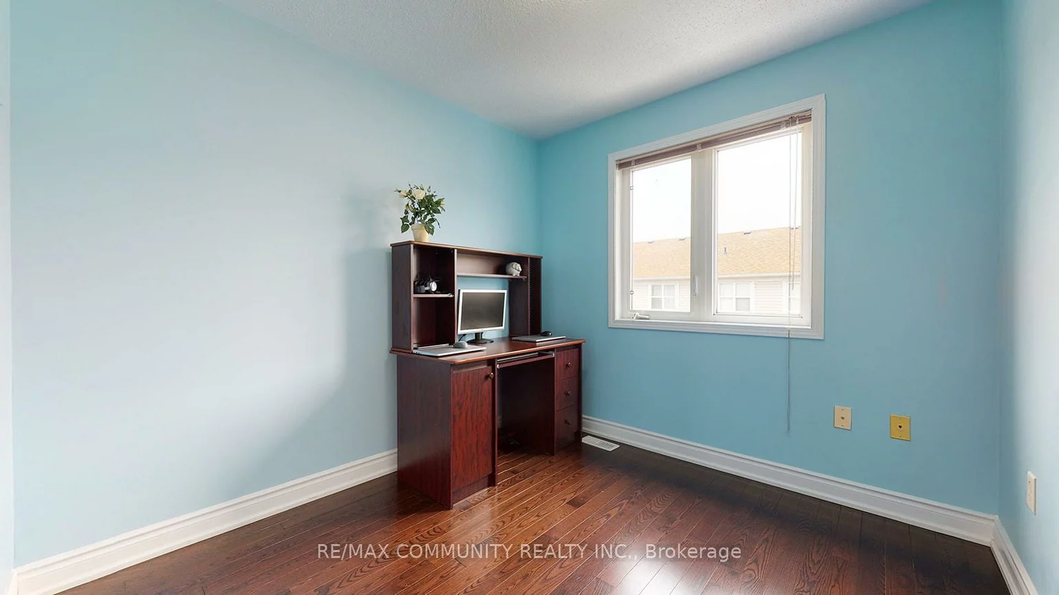 32, Red Fox, Rouge E11, Toronto