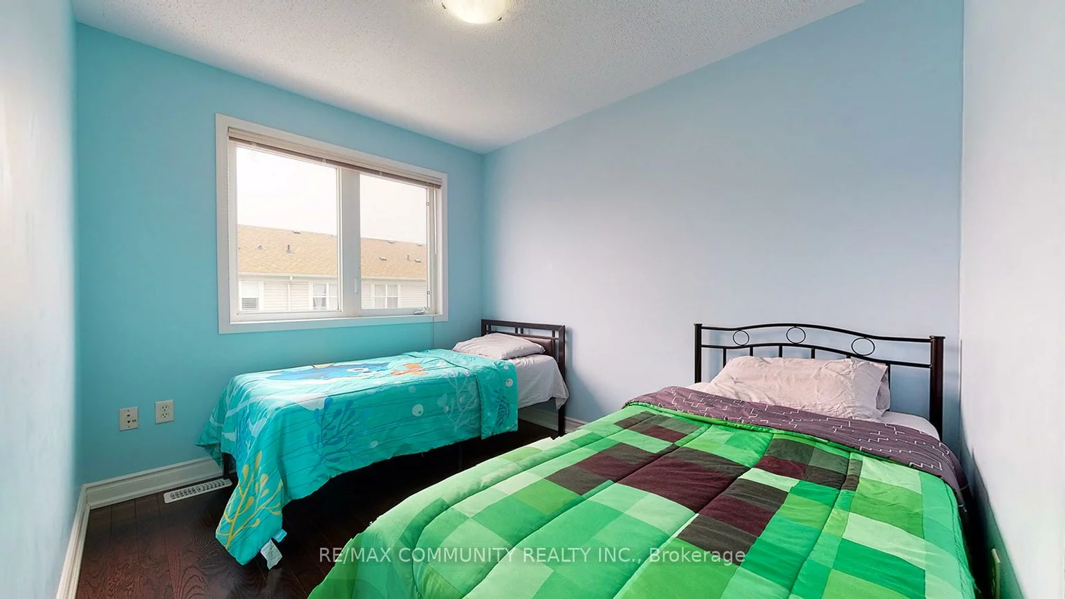 32, Red Fox, Rouge E11, Toronto