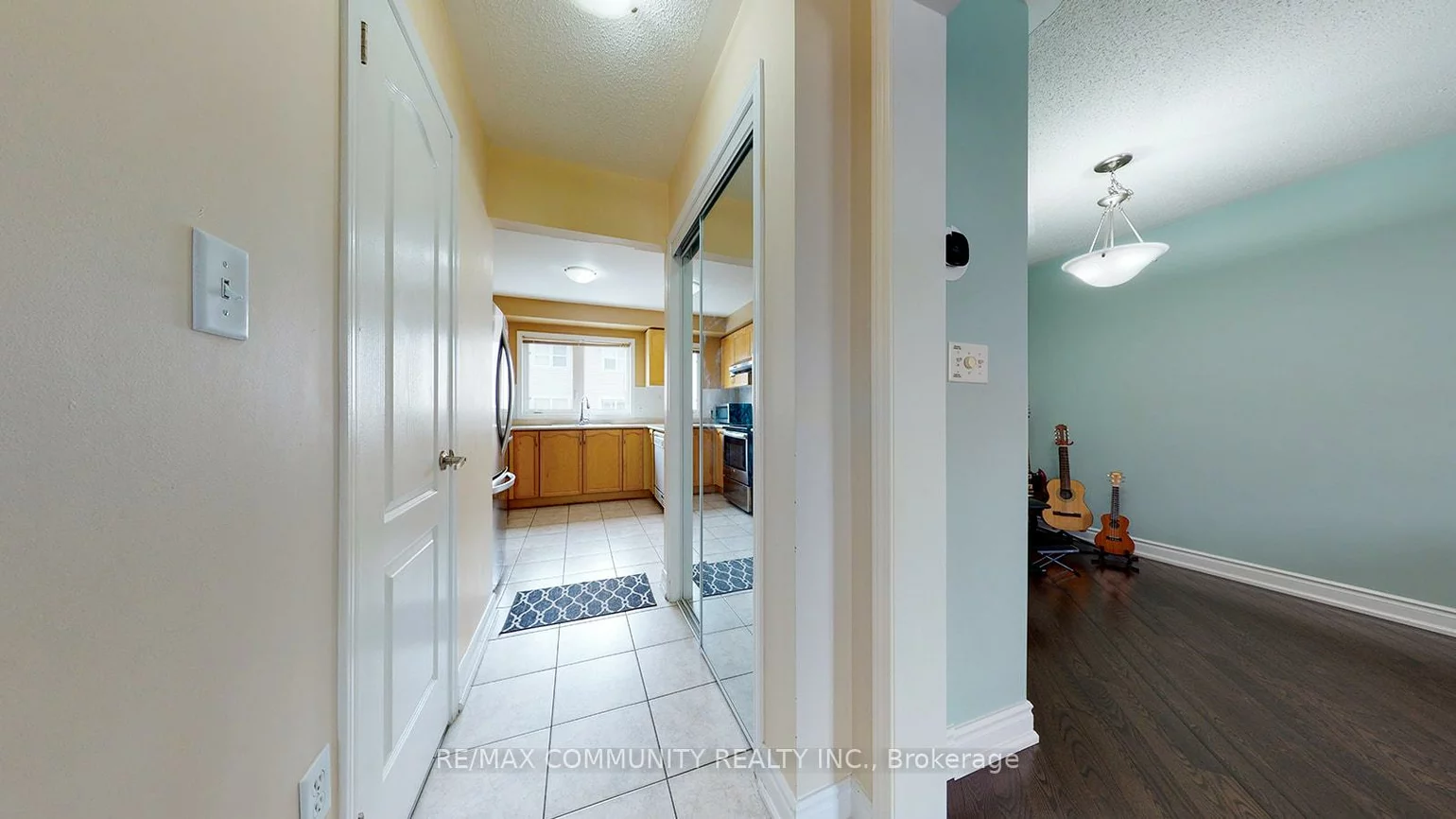 32, Red Fox, Rouge E11, Toronto