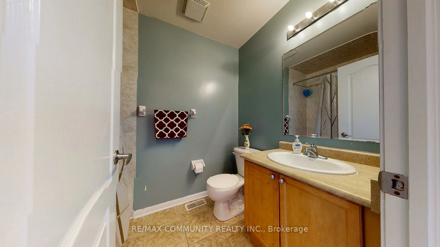 32, Red Fox, Rouge E11, Toronto