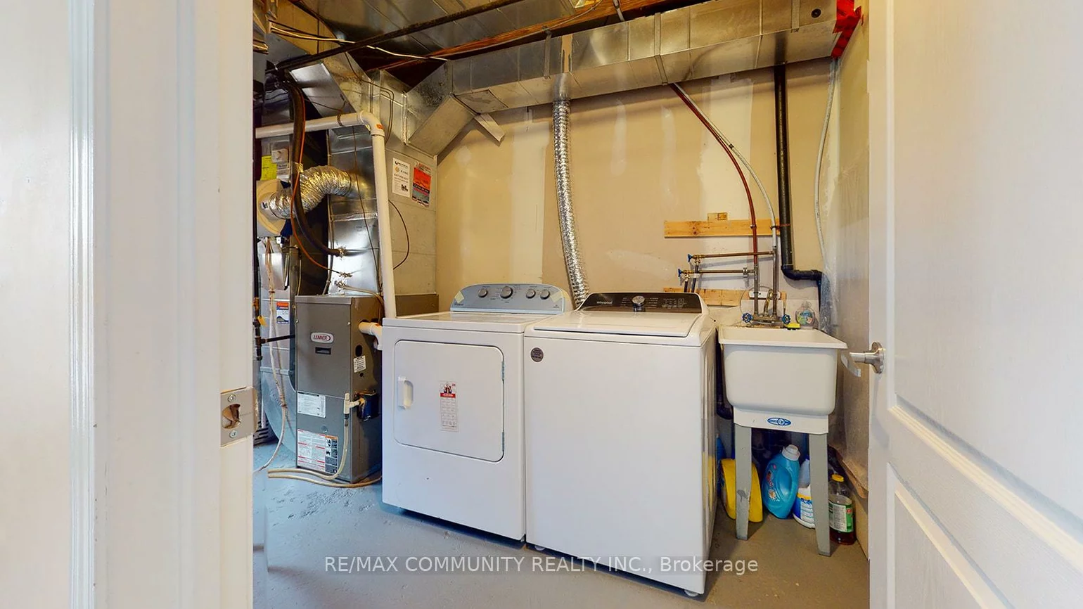 32, Red Fox, Rouge E11, Toronto