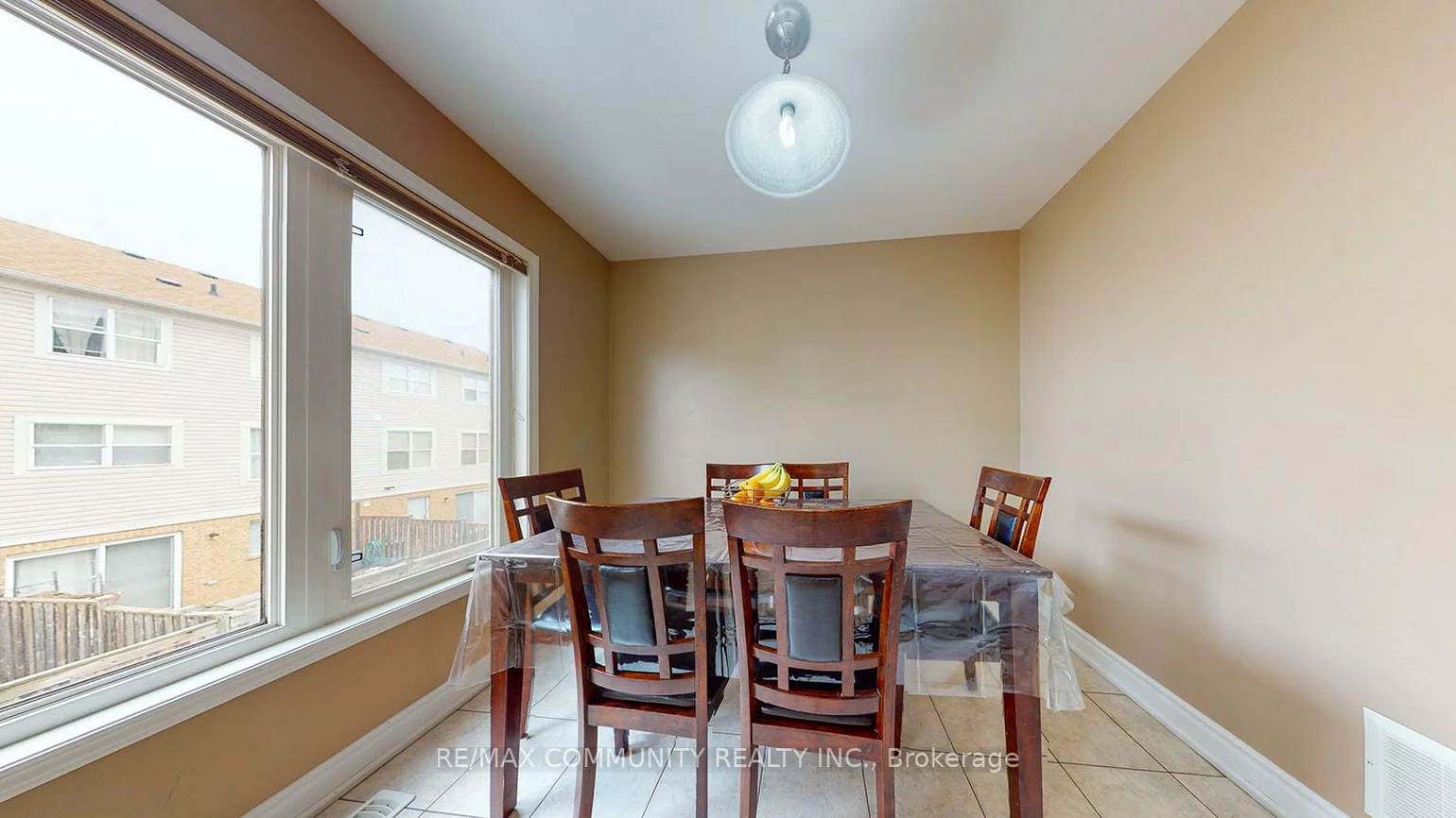 32, Red Fox, Rouge E11, Toronto