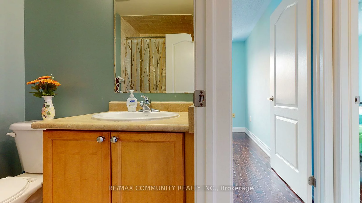 32, Red Fox, Rouge E11, Toronto