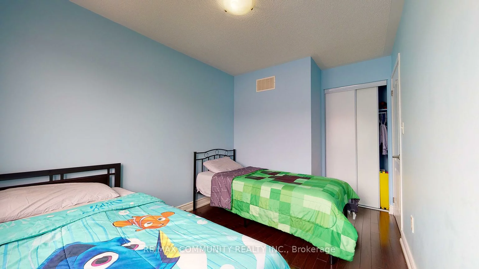 32, Red Fox, Rouge E11, Toronto