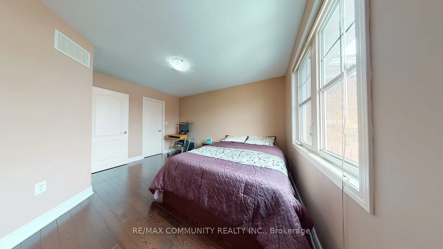 32, Red Fox, Rouge E11, Toronto