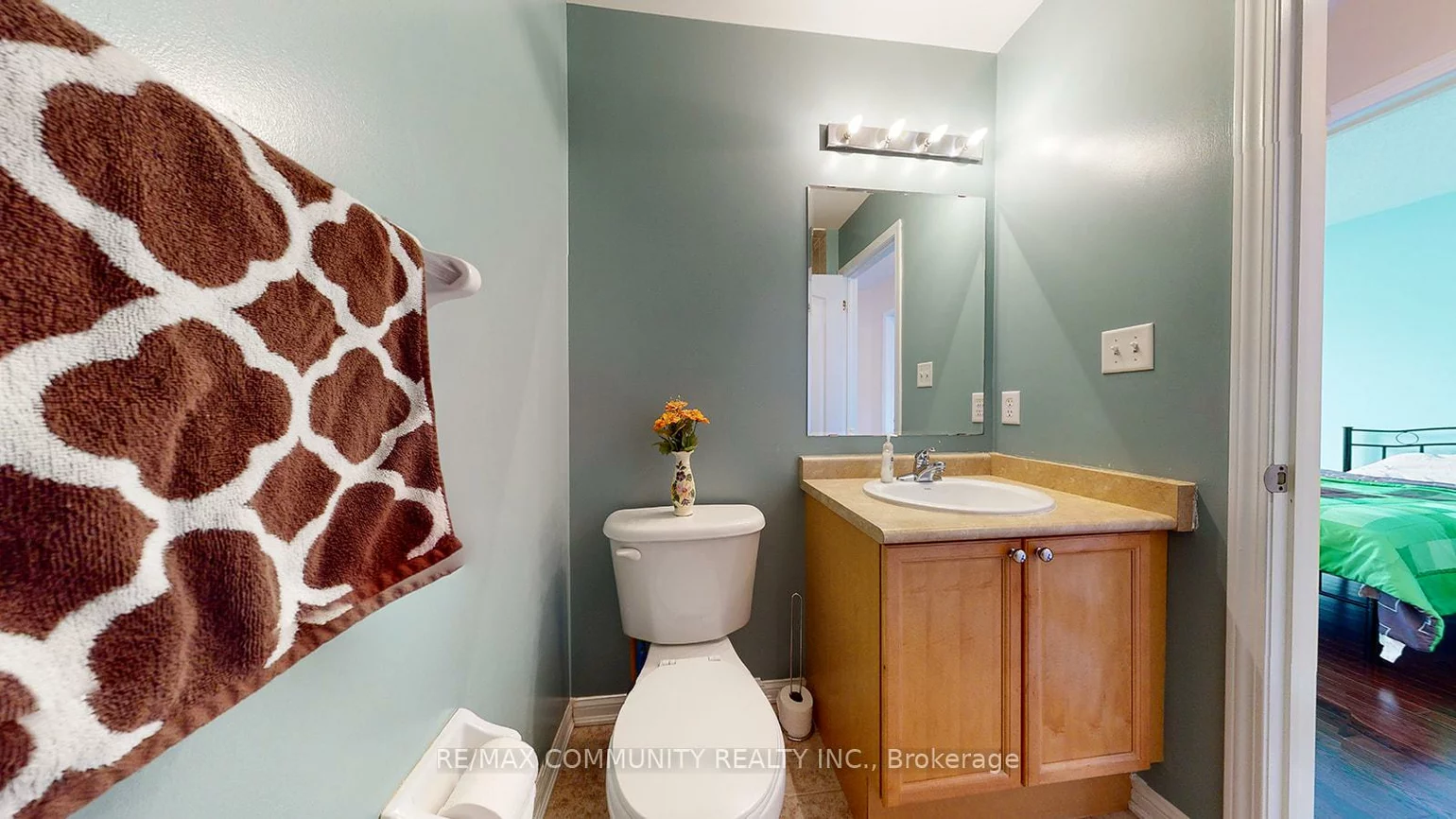 32, Red Fox, Rouge E11, Toronto