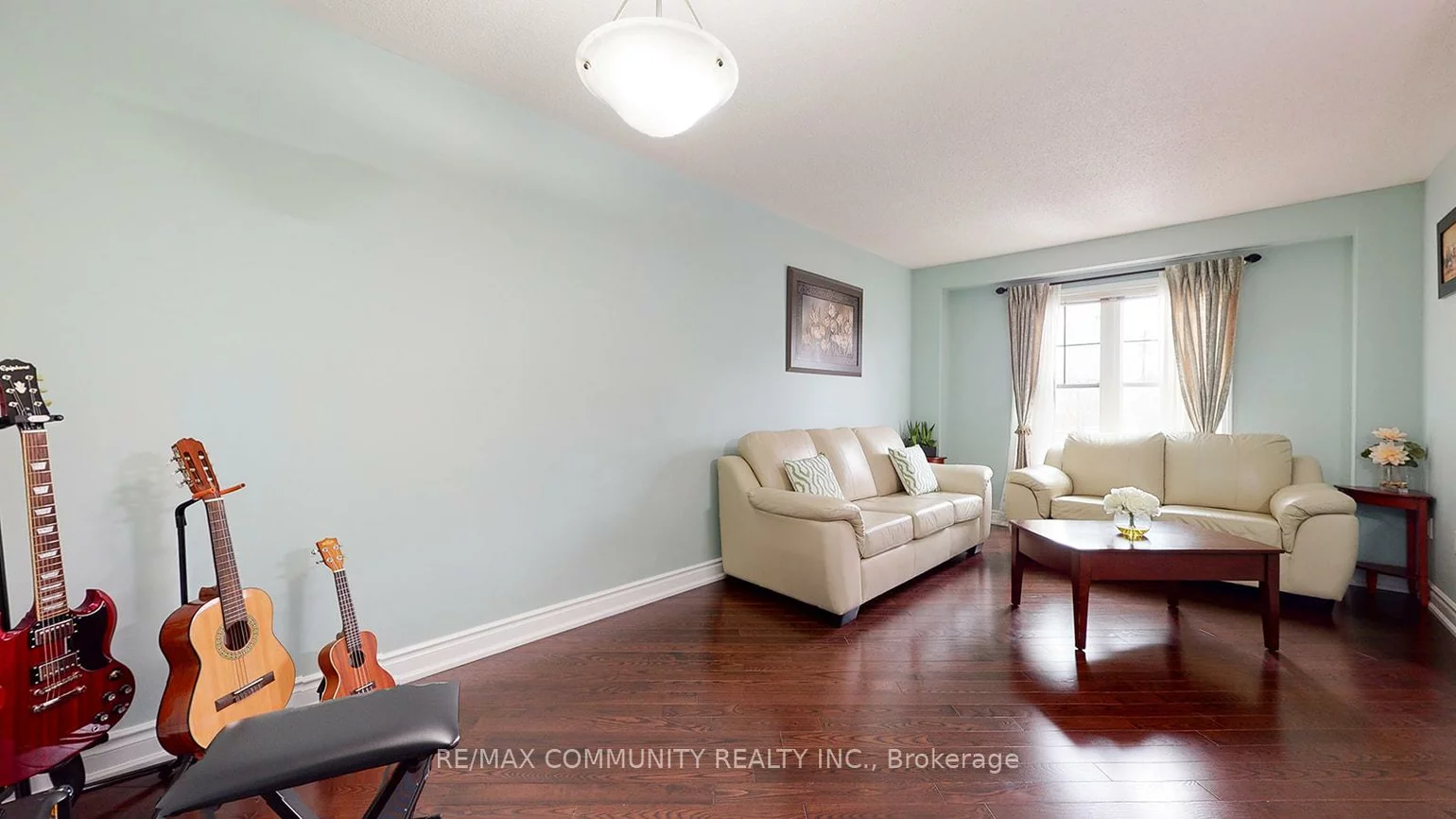 32, Red Fox, Rouge E11, Toronto