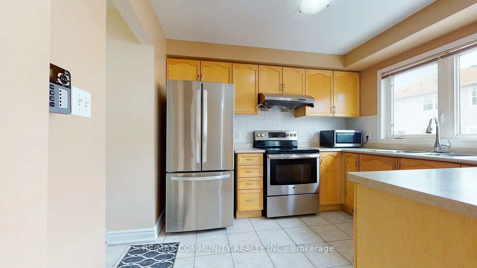 32, Red Fox, Rouge E11, Toronto