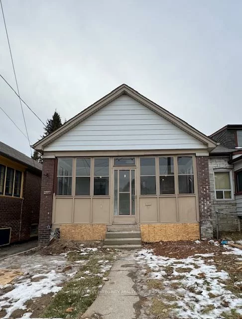 244, King Edward, Woodbine-Lumsden, Toronto