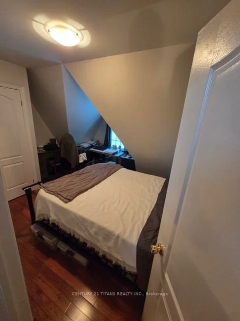 6, Cam Fella, Greenwood-Coxwell, Toronto