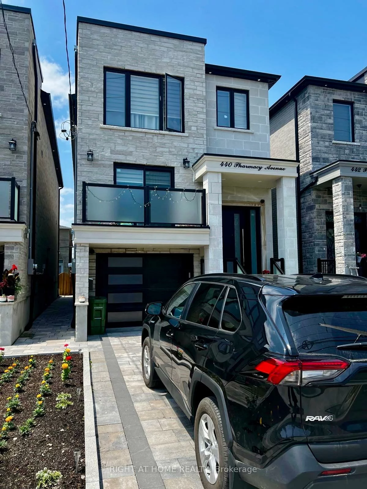 440, Pharmacy, Clairlea-Birchmount, Toronto