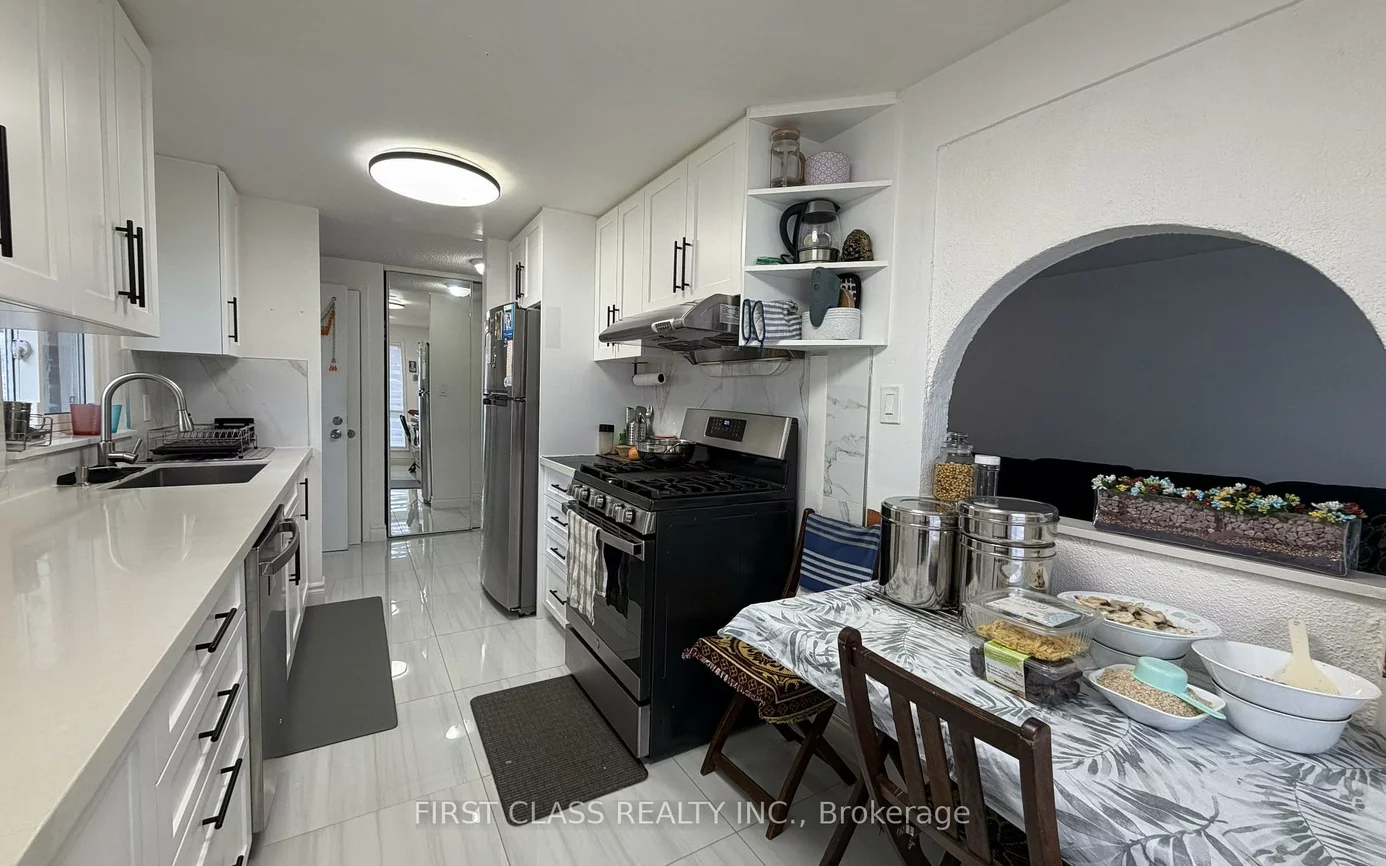 17, Brisbourne, Malvern, Toronto