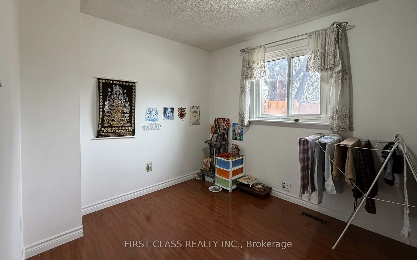 17, Brisbourne, Malvern, Toronto