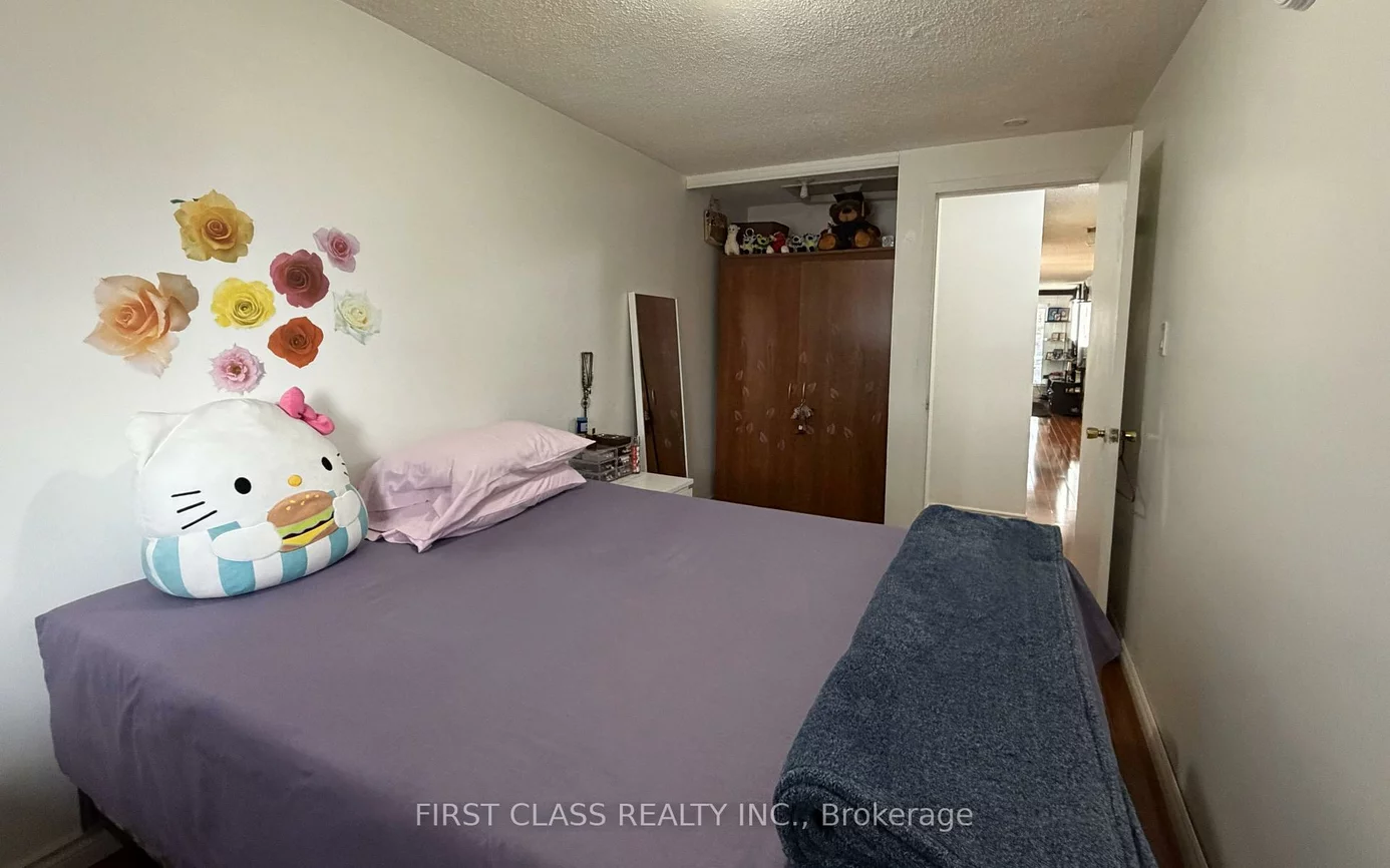 17, Brisbourne, Malvern, Toronto