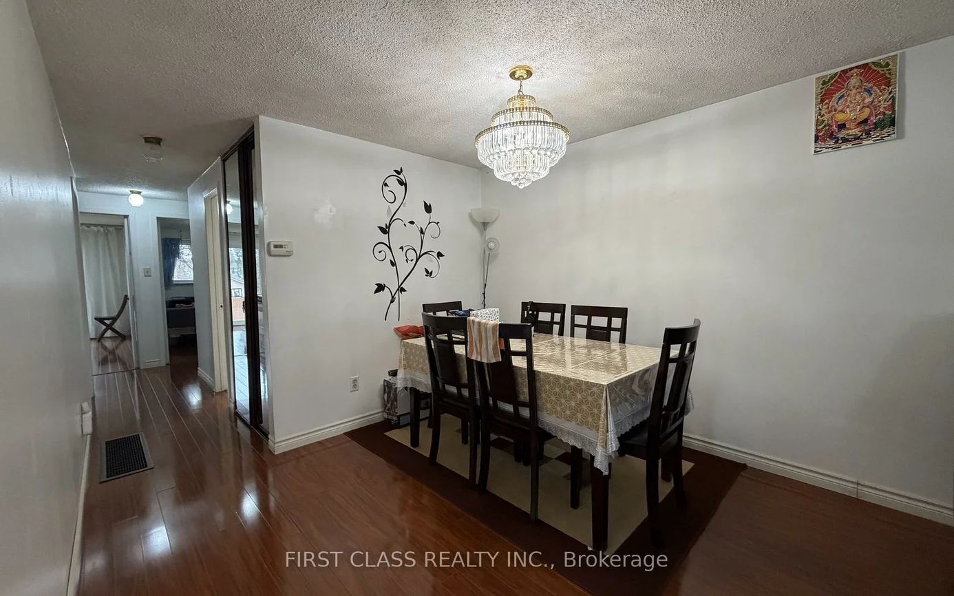 17, Brisbourne, Malvern, Toronto