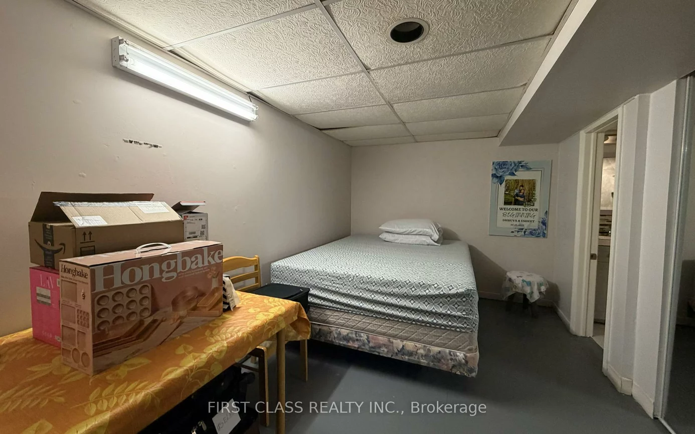 17, Brisbourne, Malvern, Toronto