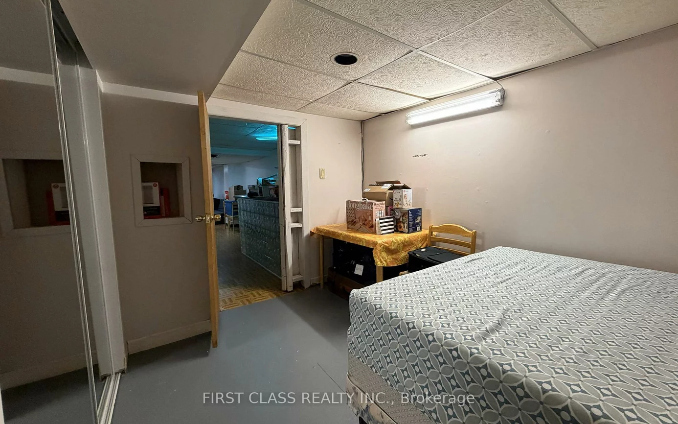 17, Brisbourne, Malvern, Toronto