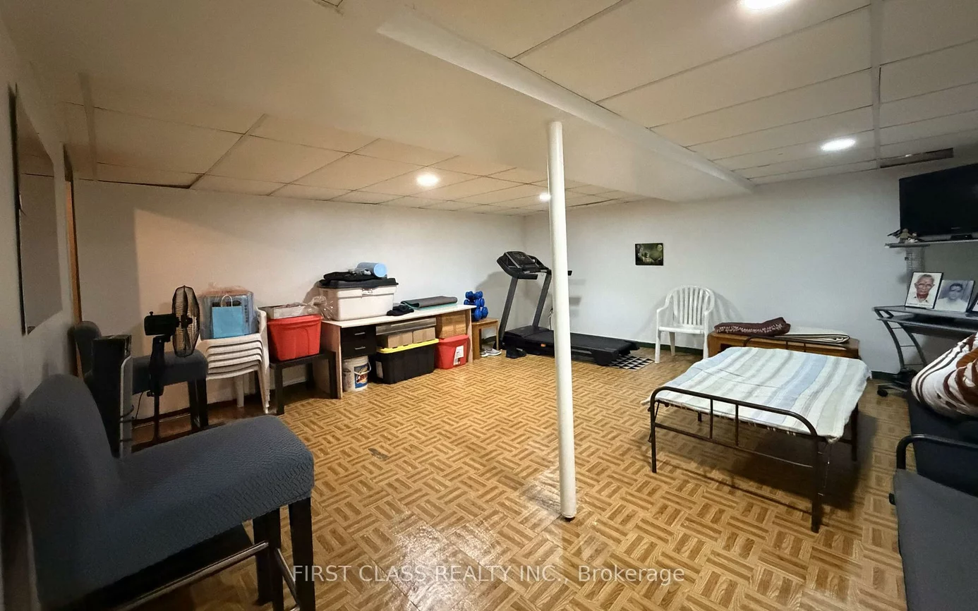 17, Brisbourne, Malvern, Toronto