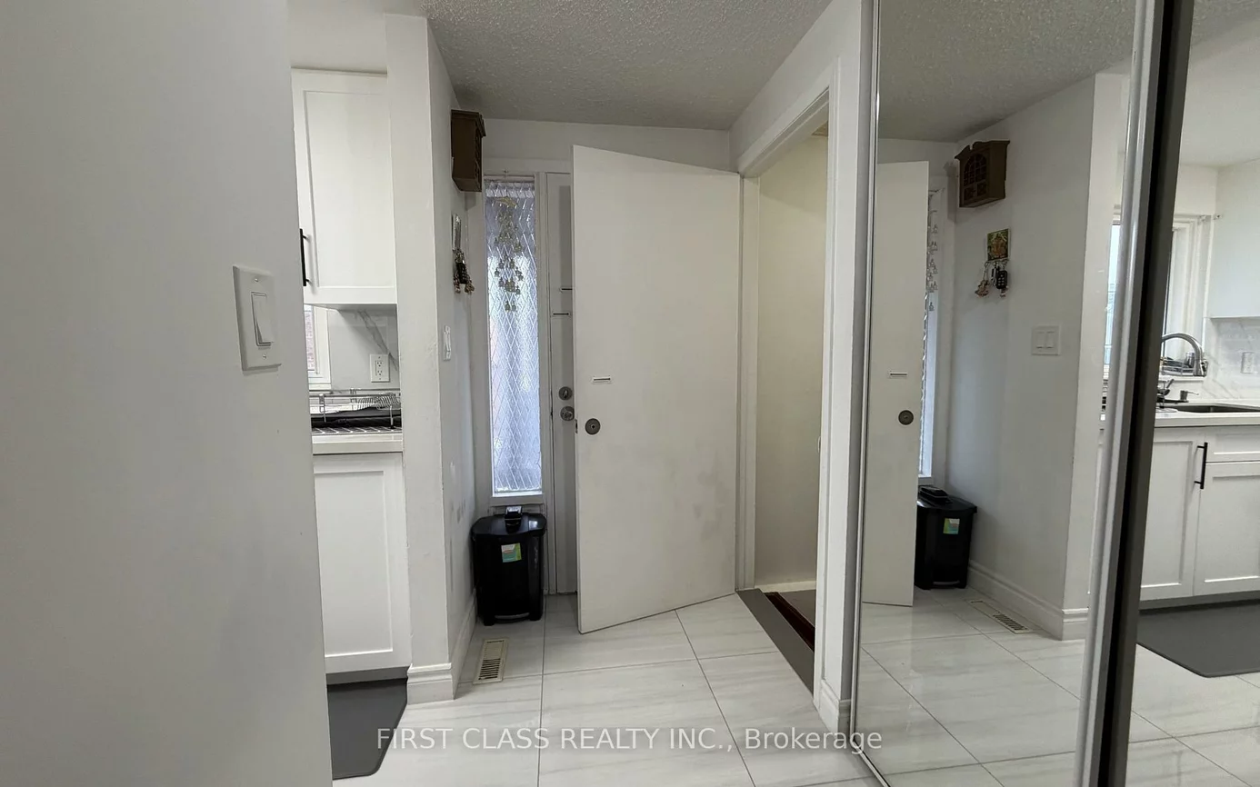 17, Brisbourne, Malvern, Toronto