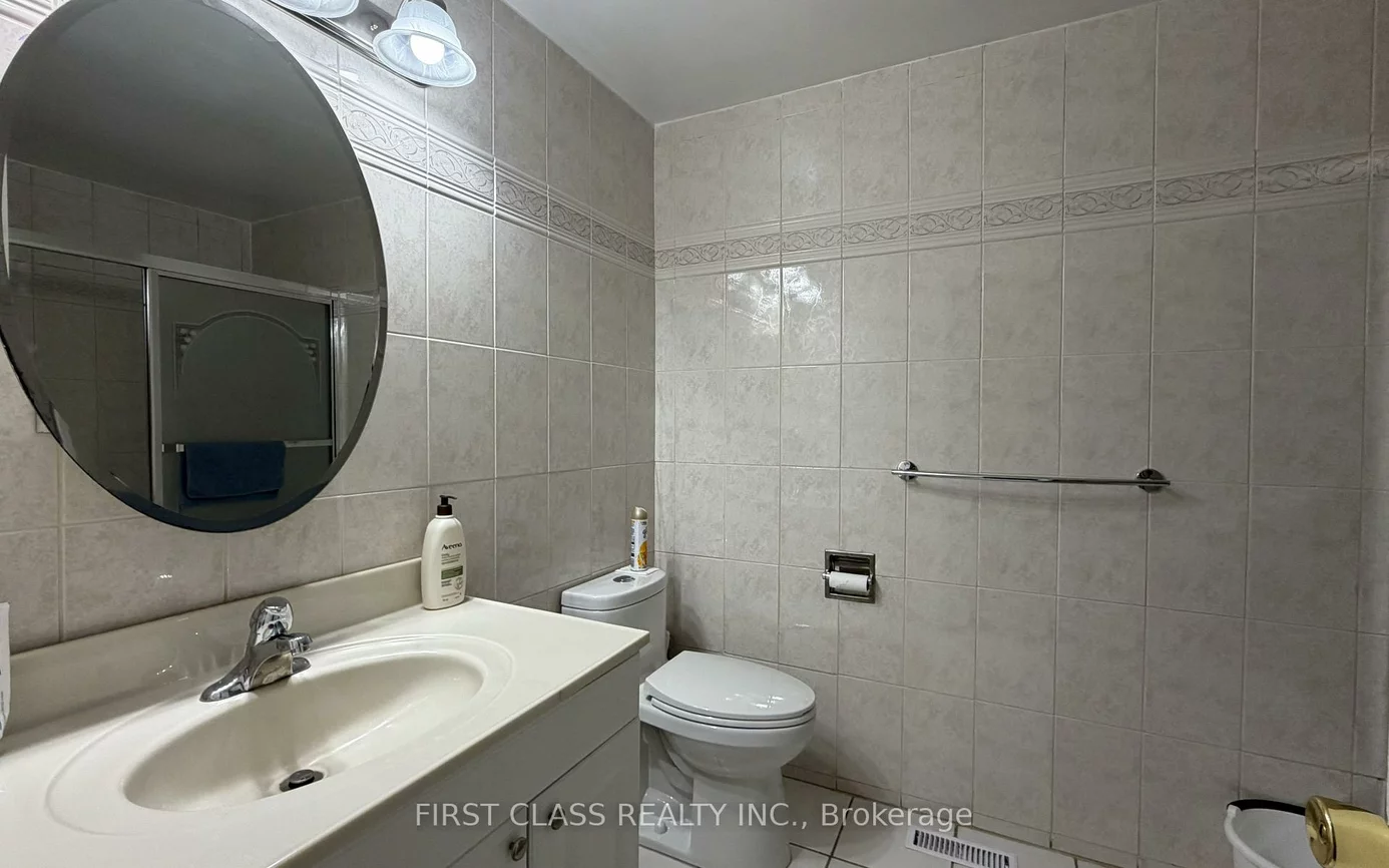 17, Brisbourne, Malvern, Toronto