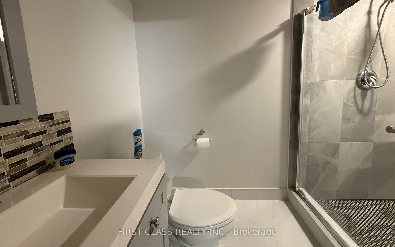 17, Brisbourne, Malvern, Toronto